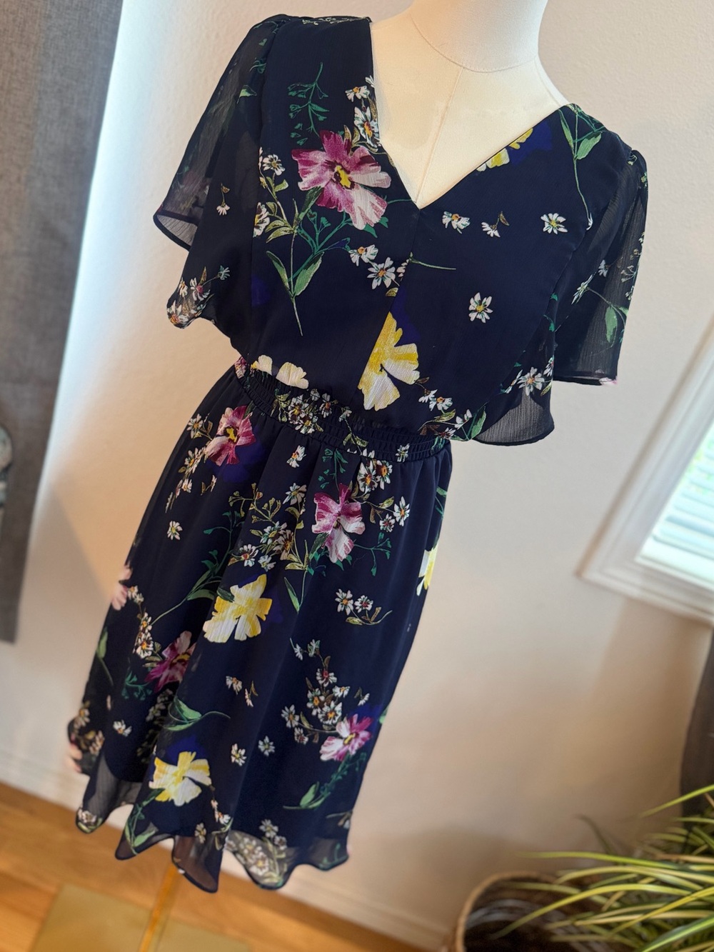 DKNY Floral Chiffon Fit & Flare Dress US 4 Small Navy Flutter Sleeve Wedding Gue